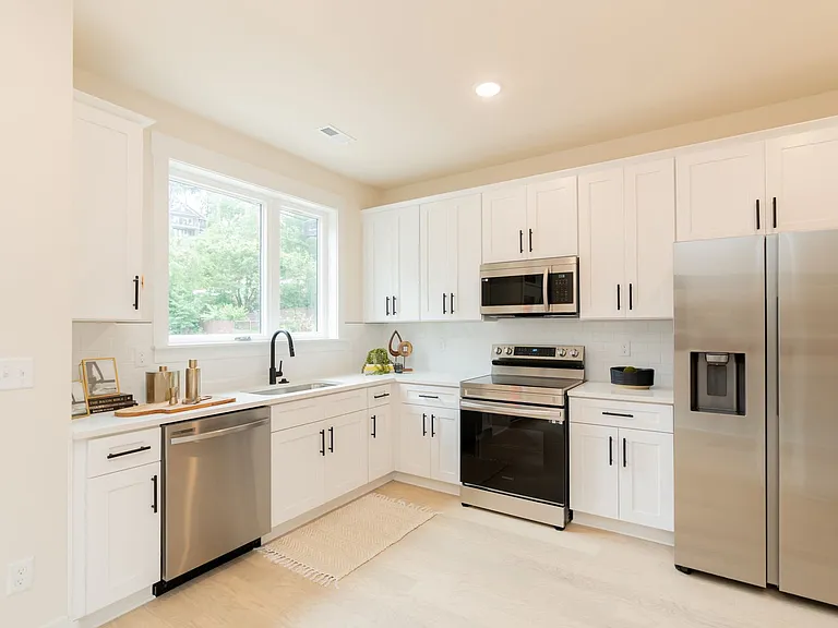 741 N Market St — Photo 1