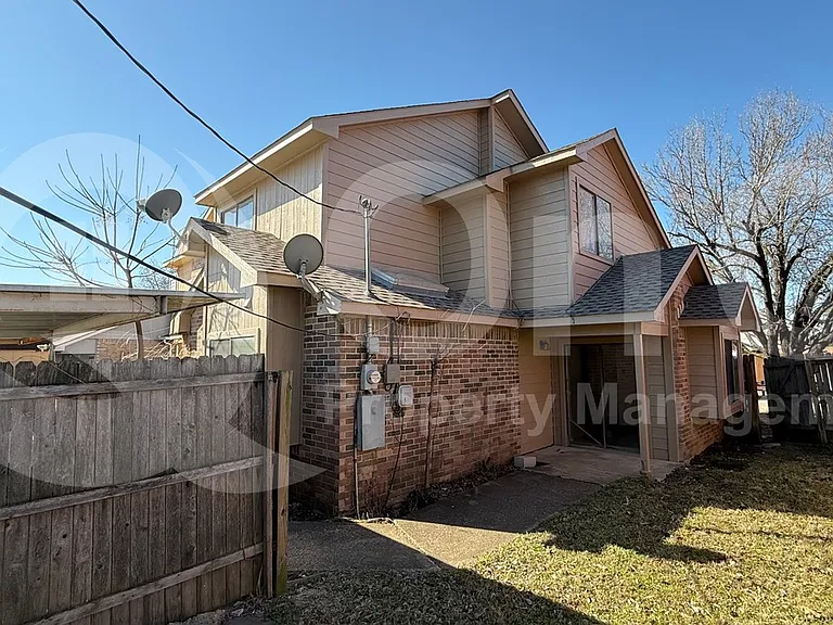 732 Versailles St — Photo 23