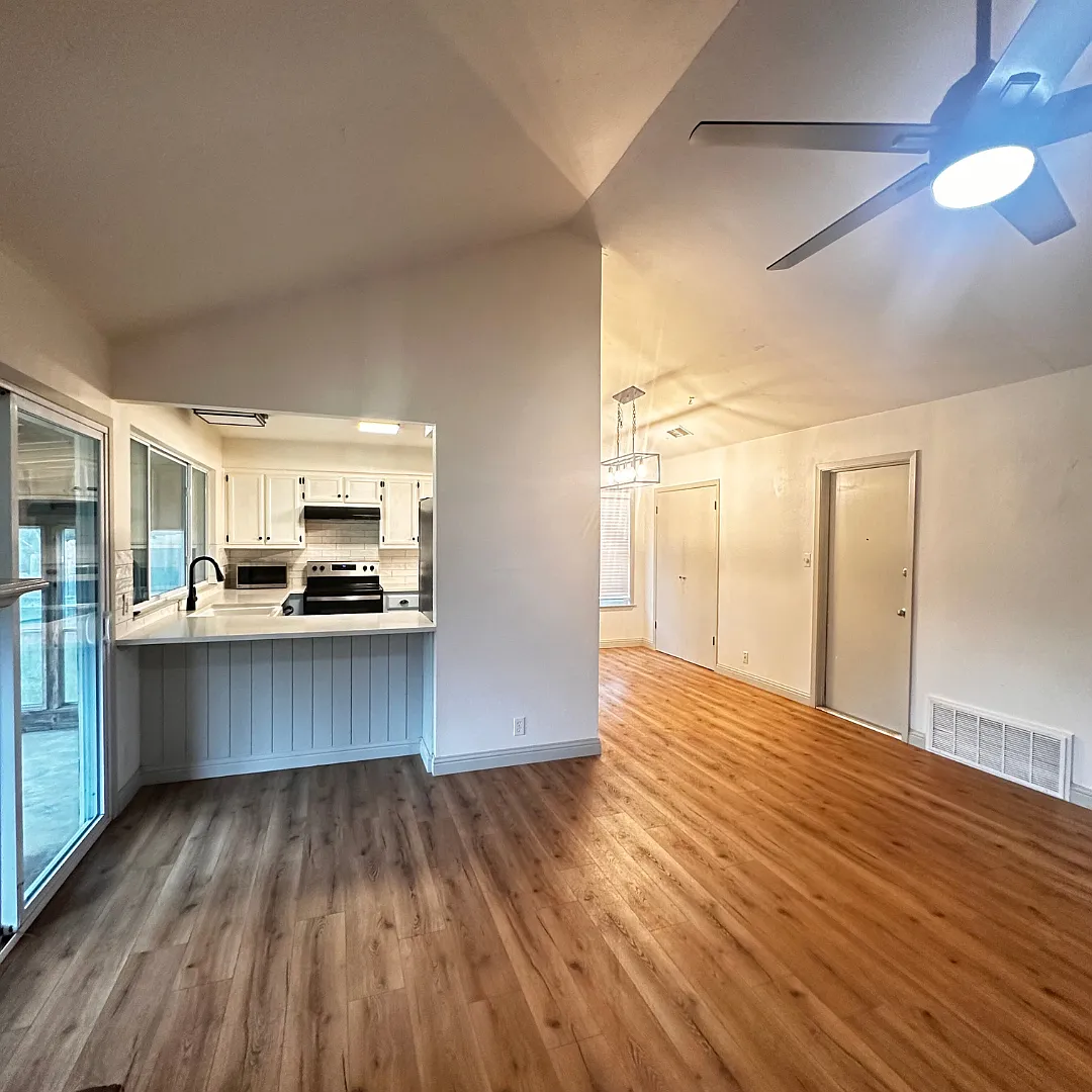 3 bed, 2.0 bath, 1335 sqft, $1,895 — Photo 2