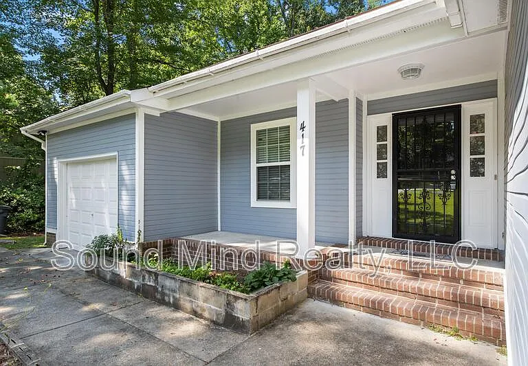 417 Foxhall Dr — Photo 2