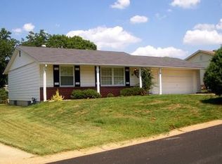 9 Sunnyfield Rd, Saint Peters, MO 63376