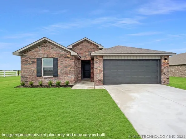 1300 Sunstone Dr, Claremore, OK 74017