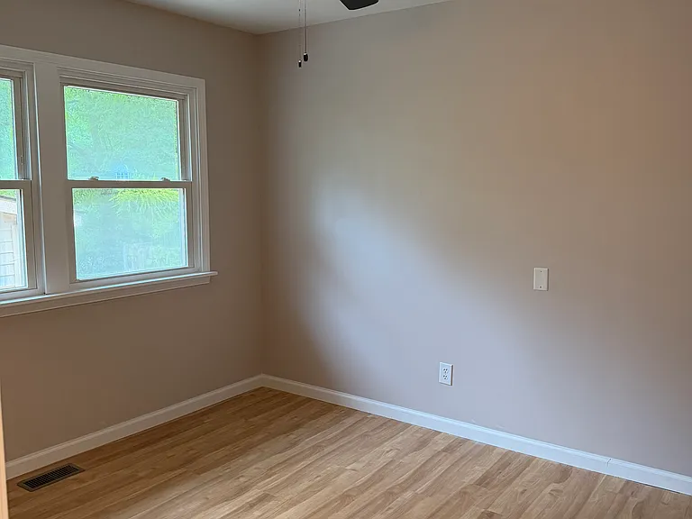 635 Edith Rd — Photo 10