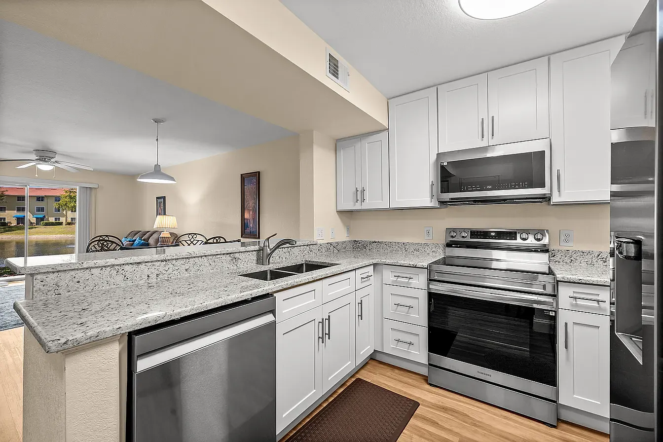 812 Key Royal Cir — Photo 3