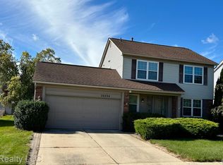 26894 Antique Rd, Woodhaven, MI 48183