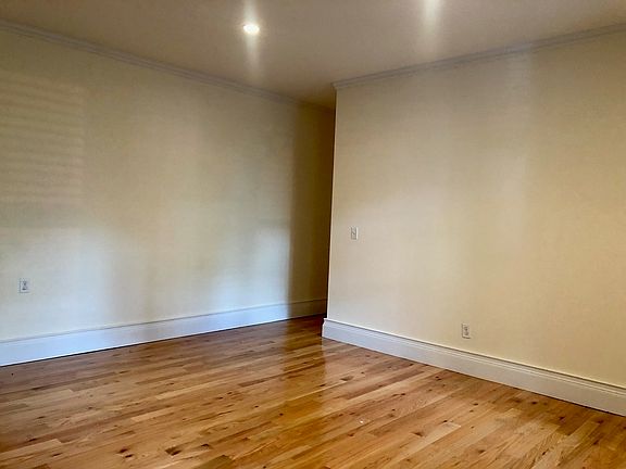 4th image of 935 St Nicholas Ave APT 3a