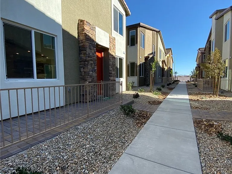 7312 Halo Falls St — Photo 4