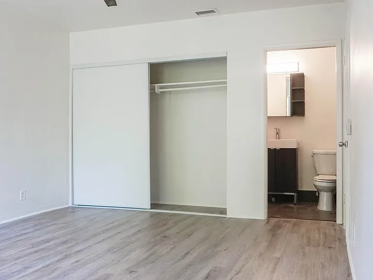 3244 Barham Blvd — Photo 20