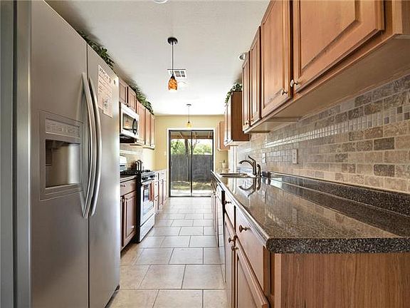 4th image of 501 Live Oak Dr