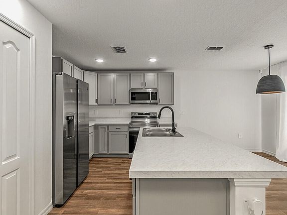 3rd image of 271 Wendover Rd SW