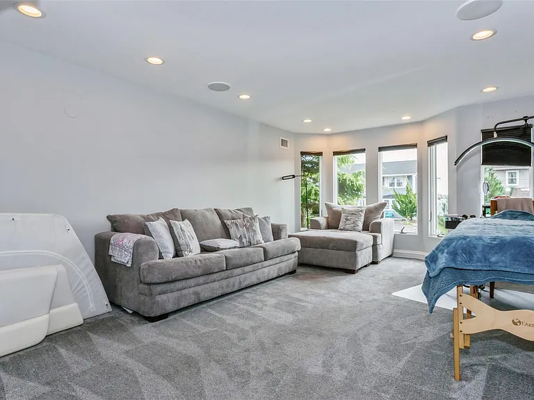 319 Harbor Dr — Photo 28
