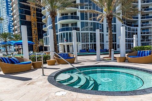 4th image of 17201 Collins Ave APT 508