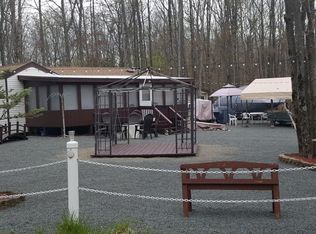 140 Navajo Ln, Shohola, PA 18458