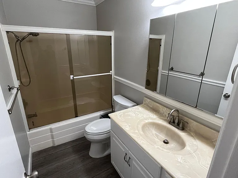 2530 Clairemont Dr #302 — Photo 11