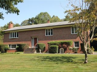 26 Lyndon St, Monroe, CT 06468