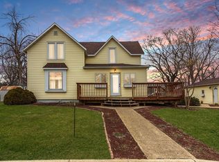 418 1st St NW, Hayfield, MN 55940