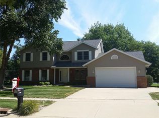 4300 Woodsmill Ct NE, Cedar Rapids, IA 52411