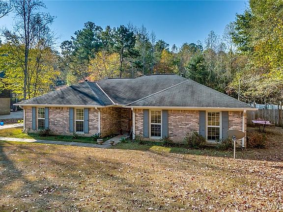 3rd image of 4718 Woodland Forrest Dr