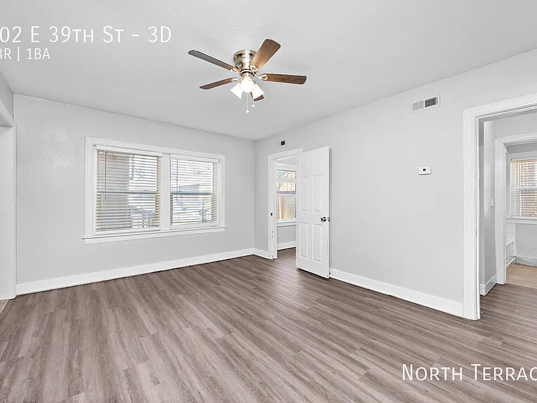 902 E 39th St — Photo 5