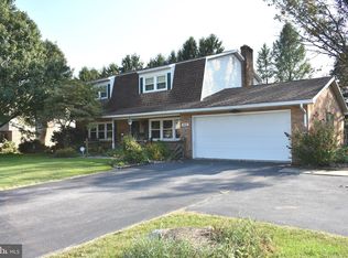 992 E McKinley St, Chambersburg, PA 17201