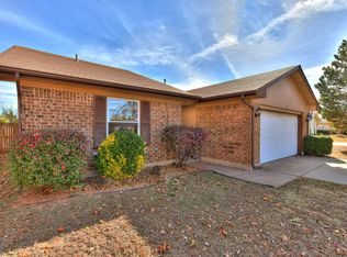 16 Bellgate Dr, Yukon, OK 73099
