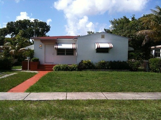 1st image of 835 NW 133rd St