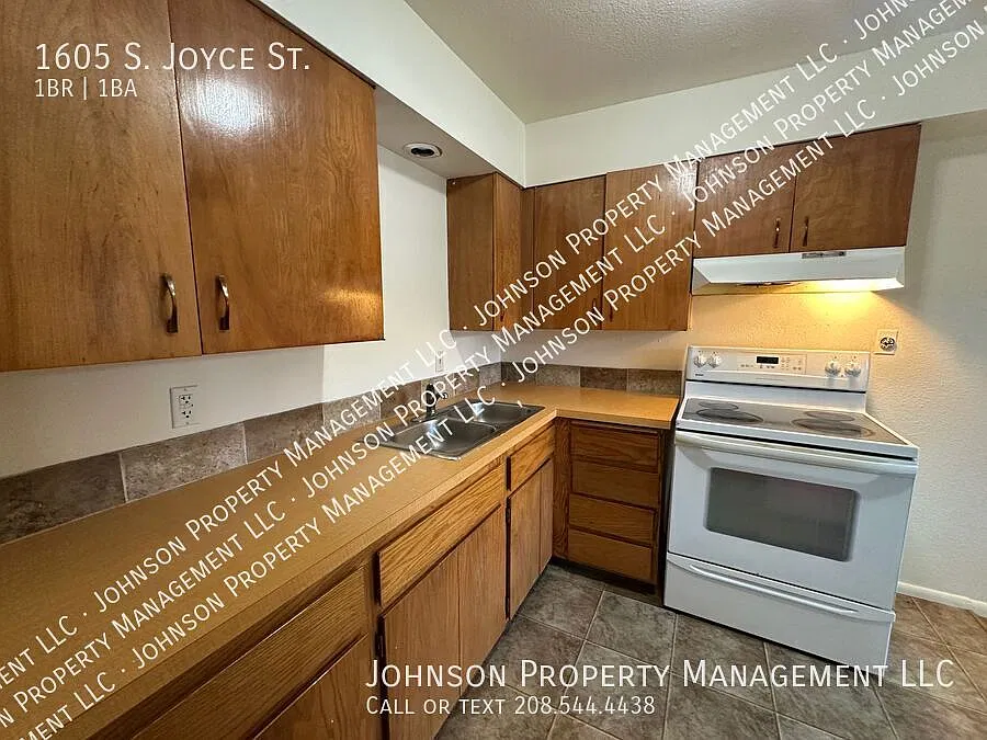 Cozy 1-Bedroom, Wood Floors, Carport, Storage, and W/D Hookups. Blocks to BSU Campus! — Photo 3