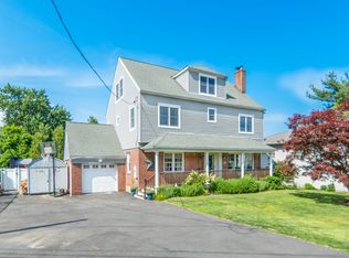 94 Tunxis Hill Cut Off, Fairfield, CT 06825