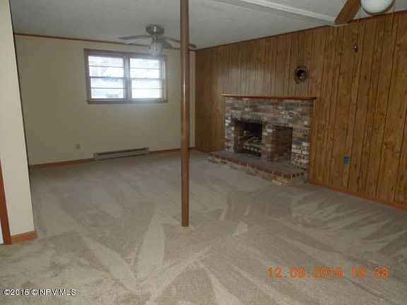 4th image of 2270 Glade Dr SE