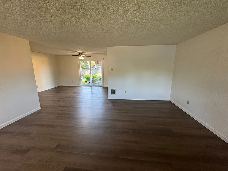120 SE Salmon St — Photo 7
