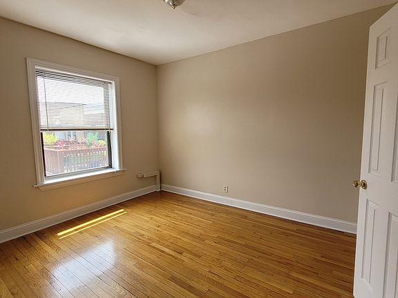 5th image of 931 Forest Ave APT 2E