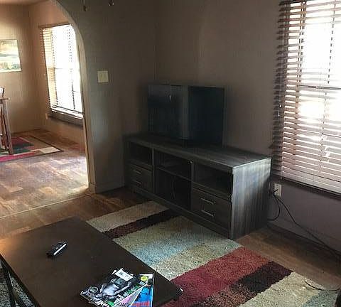 3rd image of 410 W Luckey St