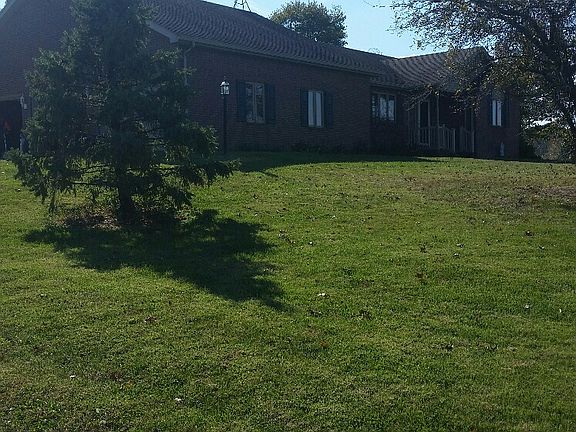 3 Car Garage - NE side 