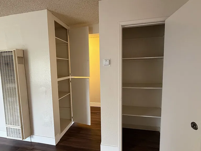 Sharis Apartments — Photo 22