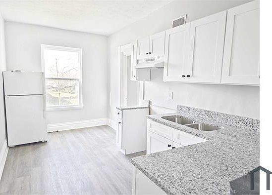 2nd image of 3019 Bank St #2