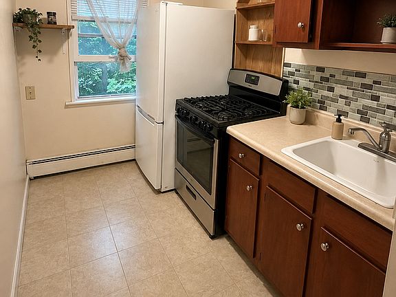 3rd image of 95 Lake Ave #2