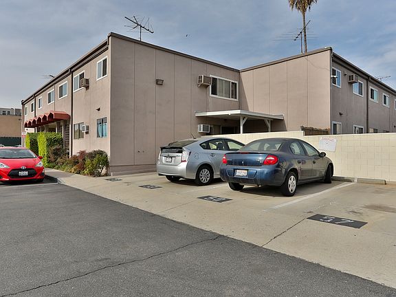 5th image of 7135 N Coldwater Canyon Ave #9
