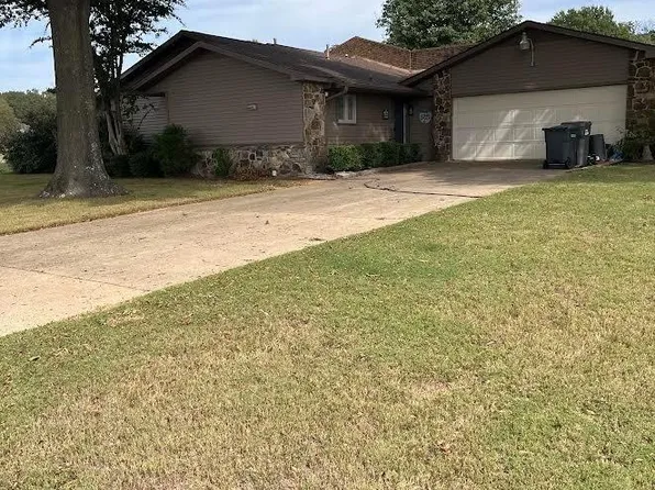 100 Briarcrest Ct, Jonesboro, AR 72401