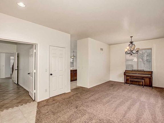 5th image of 992 E San Tan Dr
