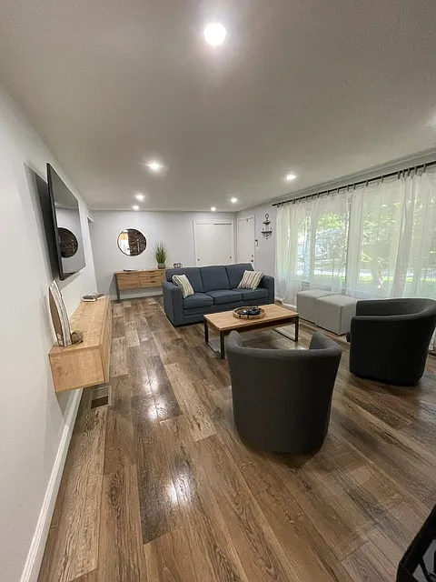 28 Sterling Rd