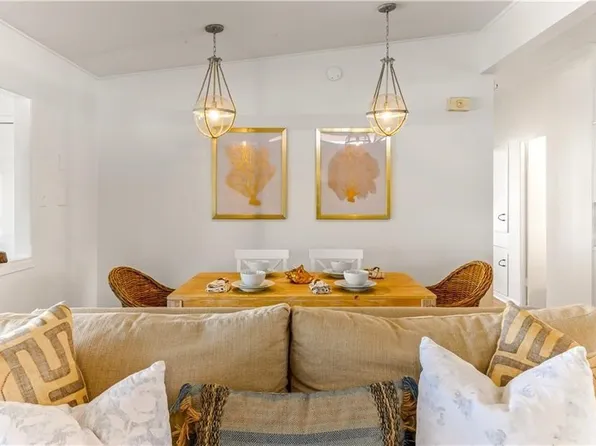 24 Nassau Dr, Rockport, TX 78382