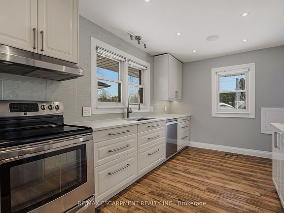 3rd image of 20 Shirley St