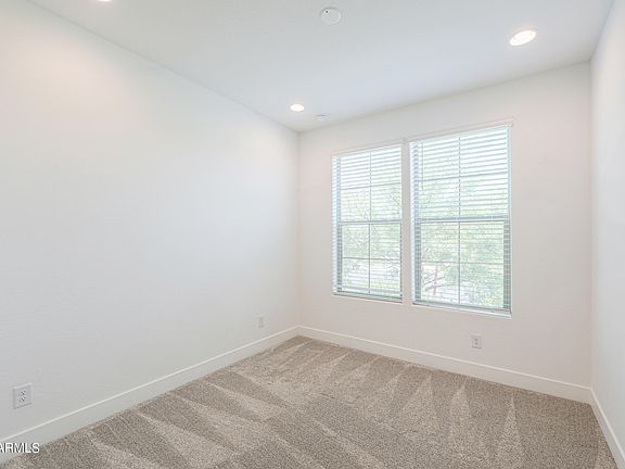 5th image of 1249 E SILVER REEF Drive