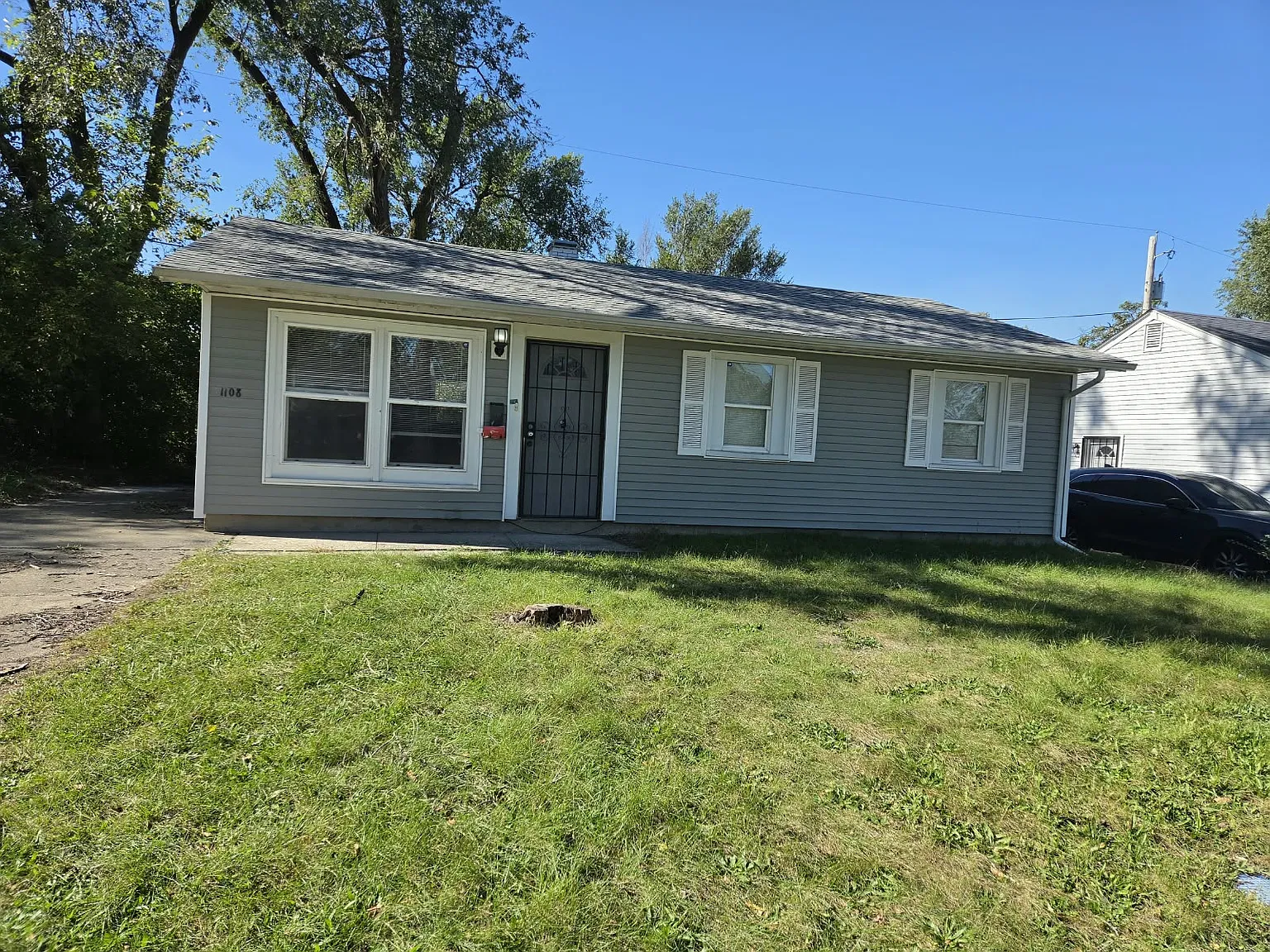 3 bed, 936 sqft, $1,295 — Photo 1