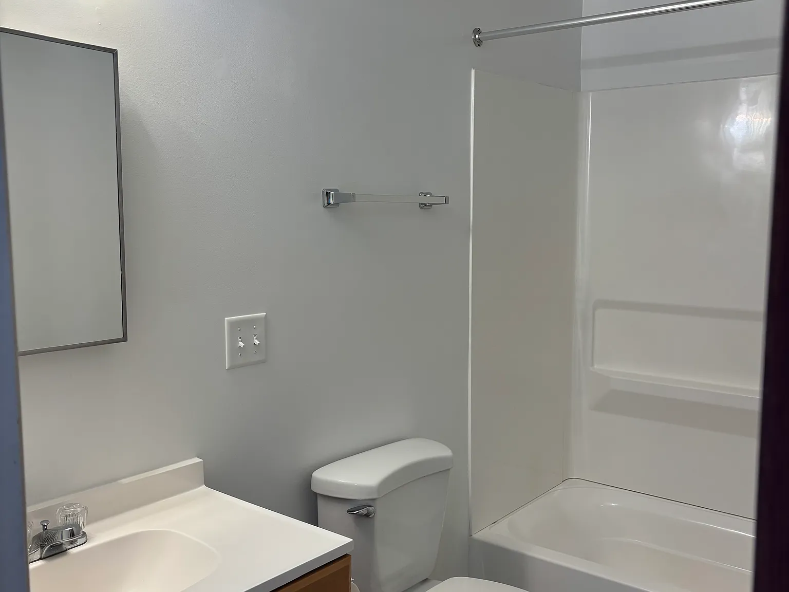 315 Meadowcreek Dr — Photo 2
