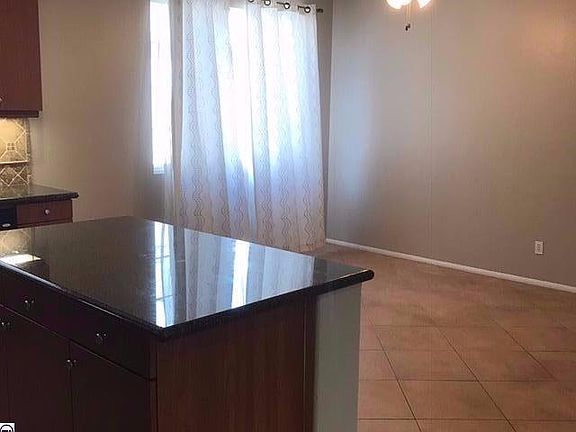 2nd image of 363 Arden Ave Unit 3