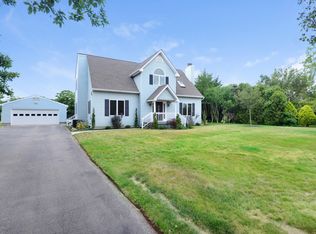 47 Grant Dr, Aquebogue, NY 11931