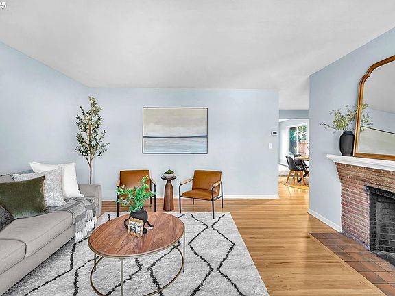 5th image of 513 SE 103rd Ave