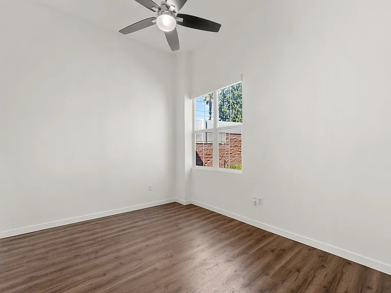 228 S San Dimas Ave — Photo 4