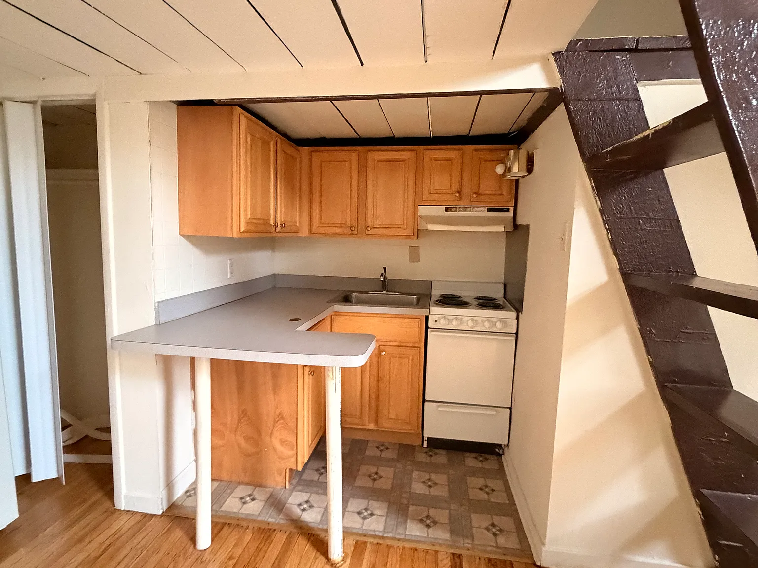 Studio, 250 sqft, $1,200 — Photo 3
